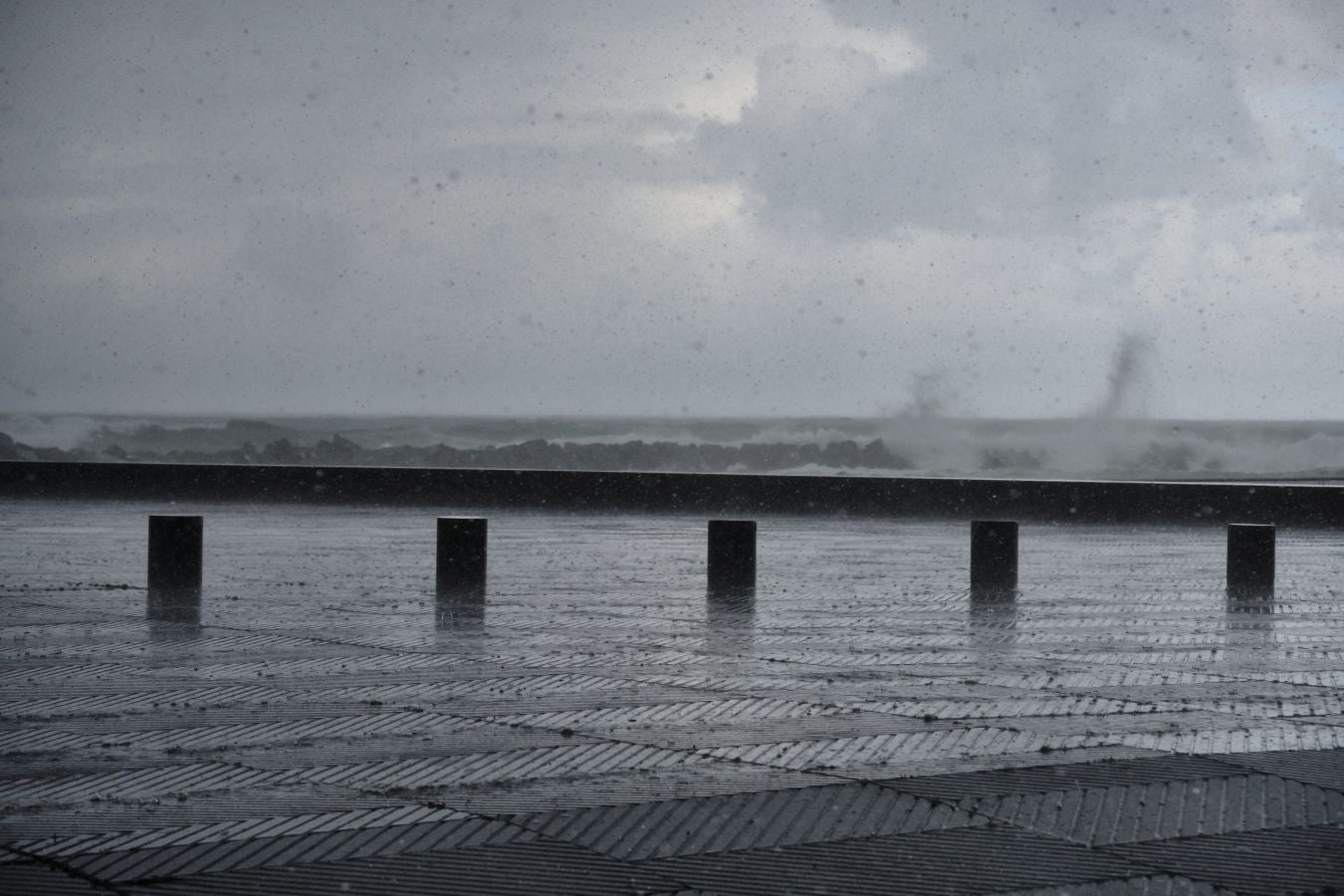 San Sebastián y otras localidades costeras permanecen en alerta naranja por fuerte oleaje con olas que pueden superar los cinco metros