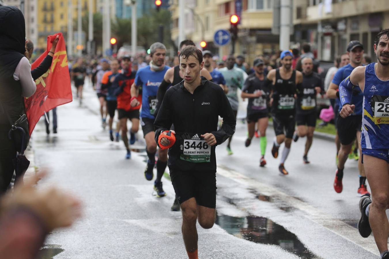 Fotos: Las llegadas a meta de los participantes en la Behobia - San Sebastián