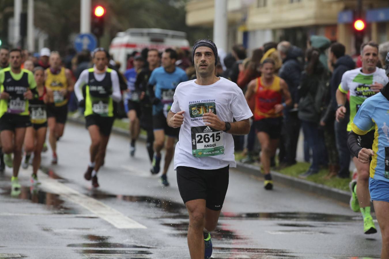 Fotos: Las llegadas a meta de los participantes en la Behobia - San Sebastián