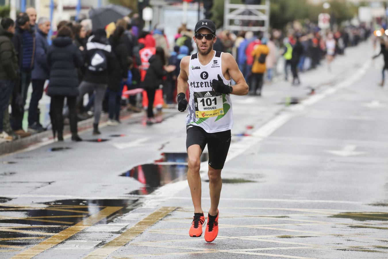 Fotos: Las llegadas a meta de los participantes en la Behobia - San Sebastián