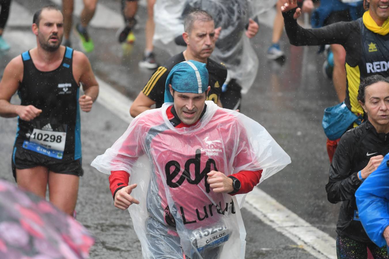 Fotos: Las llegadas a meta de los participantes en la Behobia - San Sebastián