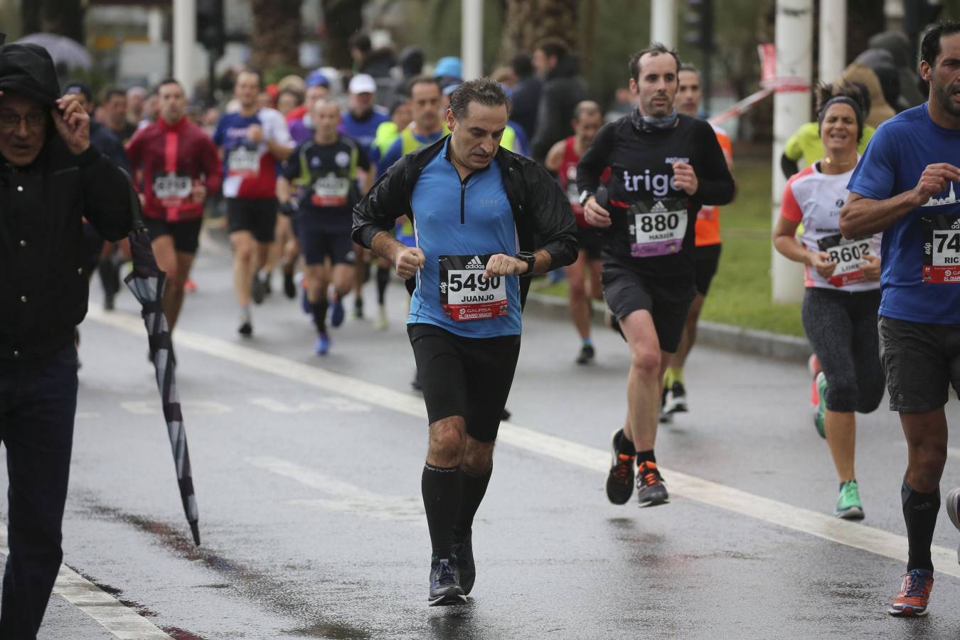 Fotos: Las llegadas a meta de los participantes en la Behobia - San Sebastián