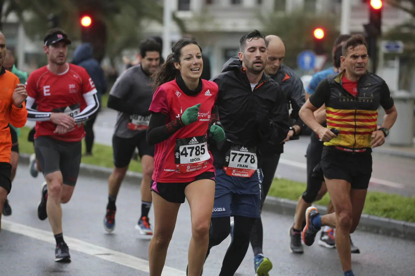 Fotos: Las llegadas a meta de los participantes en la Behobia - San Sebastián