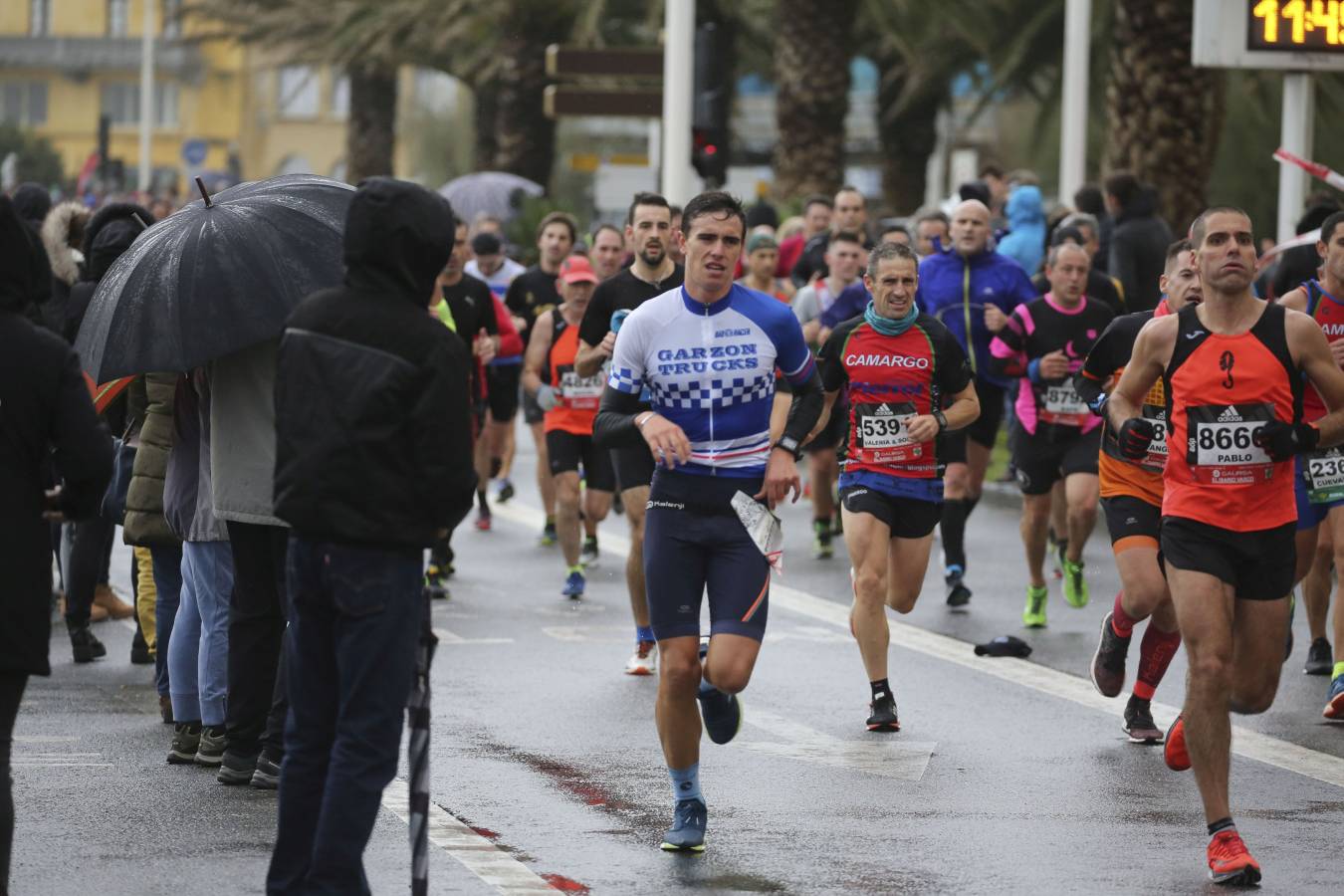 Fotos: Las llegadas a meta de los participantes en la Behobia - San Sebastián