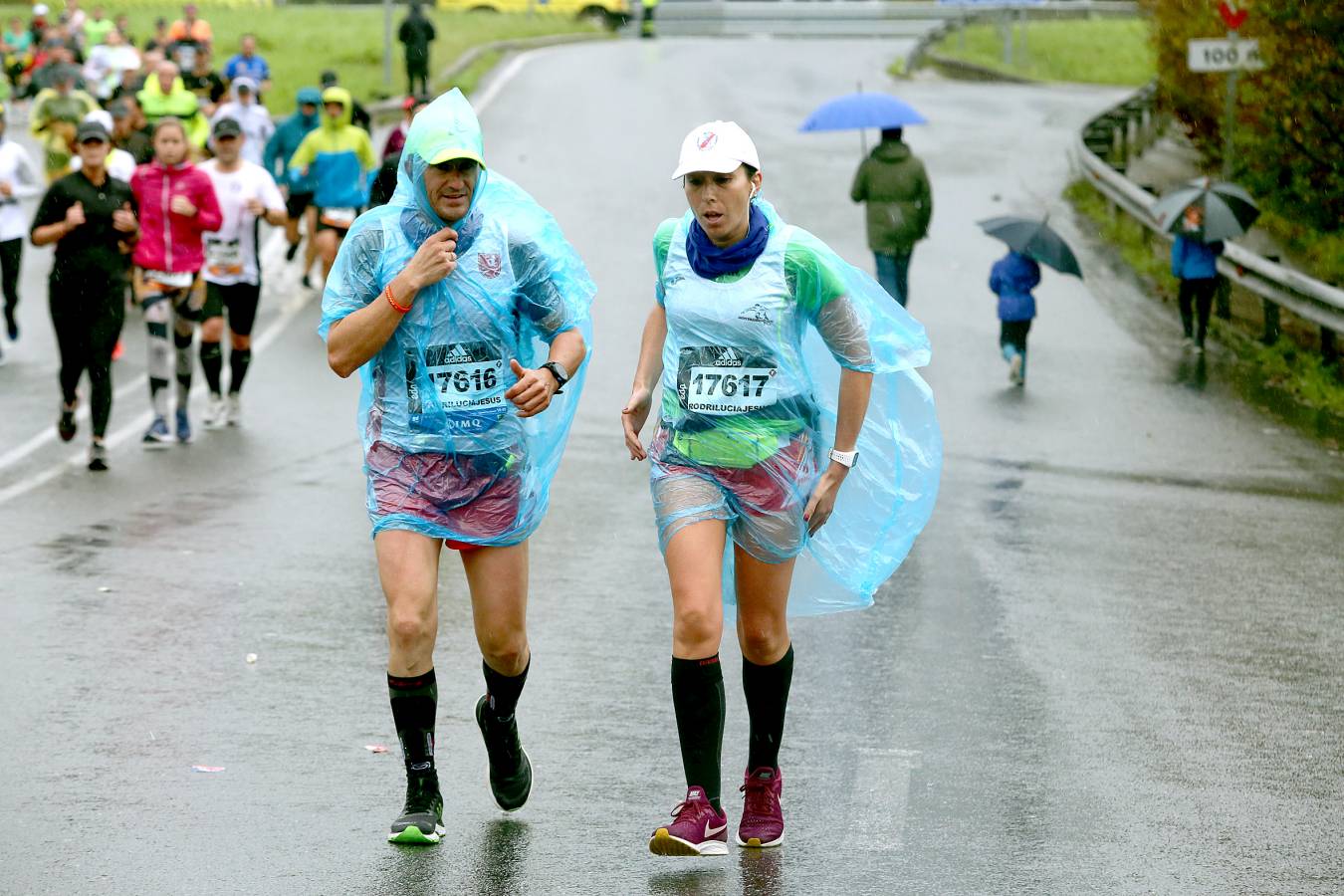 Fotos: Los corredores, a su paso por Pasaia y Herrera en la Behobia - San Sebastián