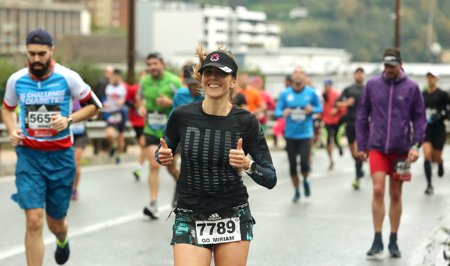 Fotos: Los corredores, a su paso por Pasaia y Herrera en la Behobia - San Sebastián