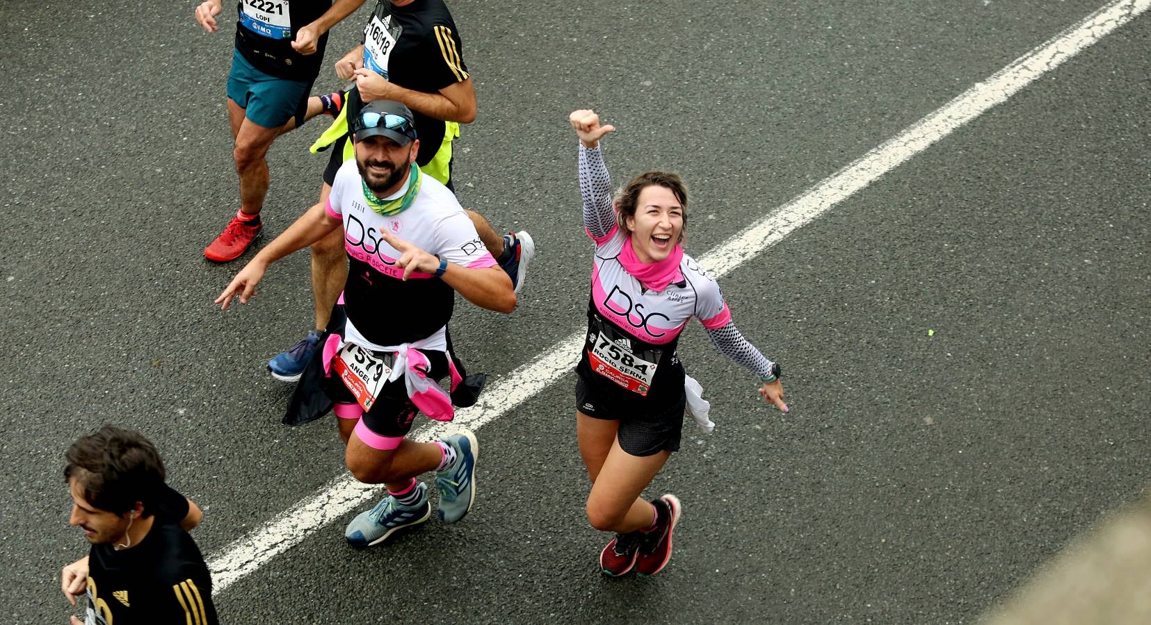 Fotos: Los corredores, a su paso por Pasaia y Herrera en la Behobia - San Sebastián