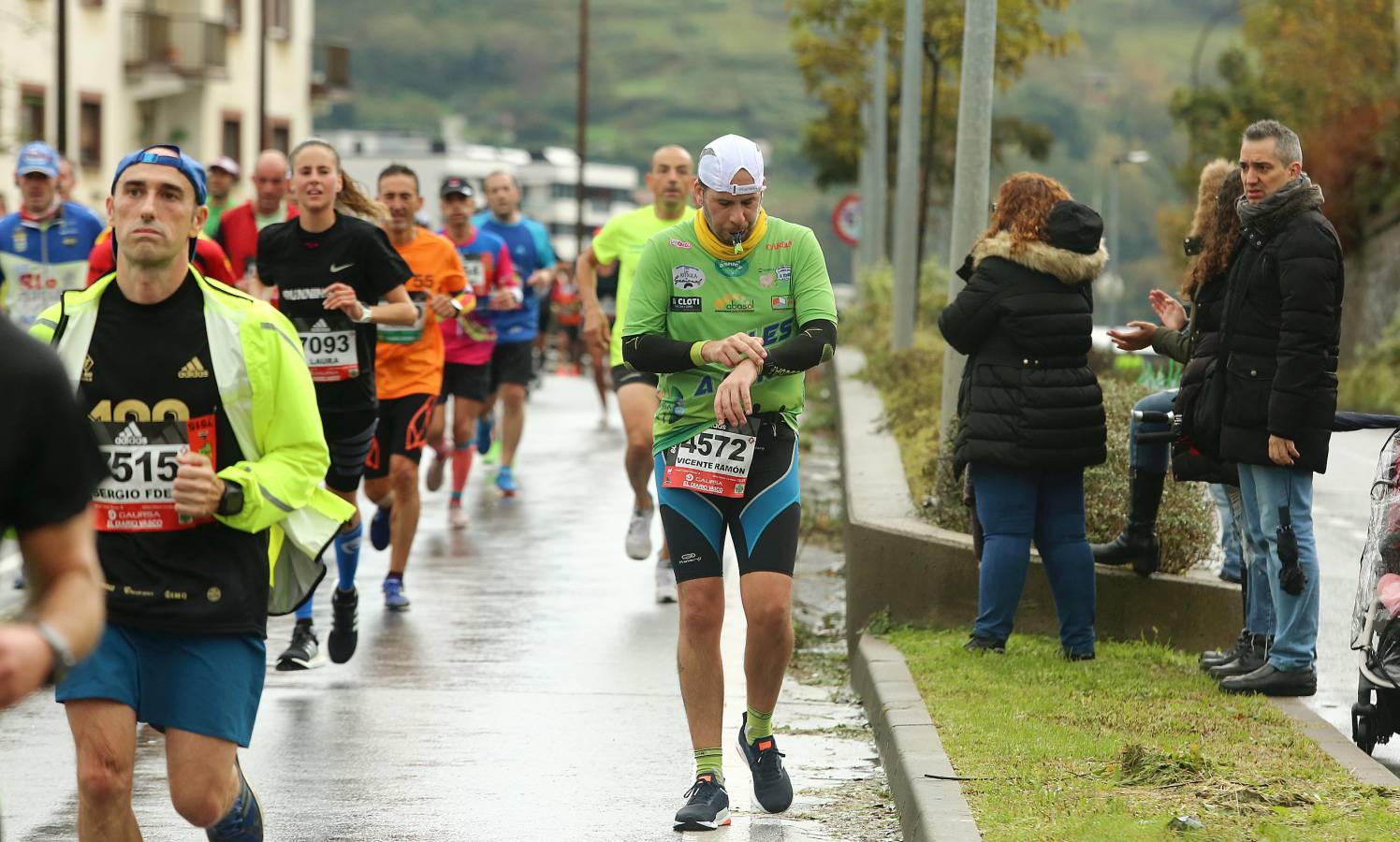 Fotos: Los corredores, a su paso por Pasaia y Herrera en la Behobia - San Sebastián