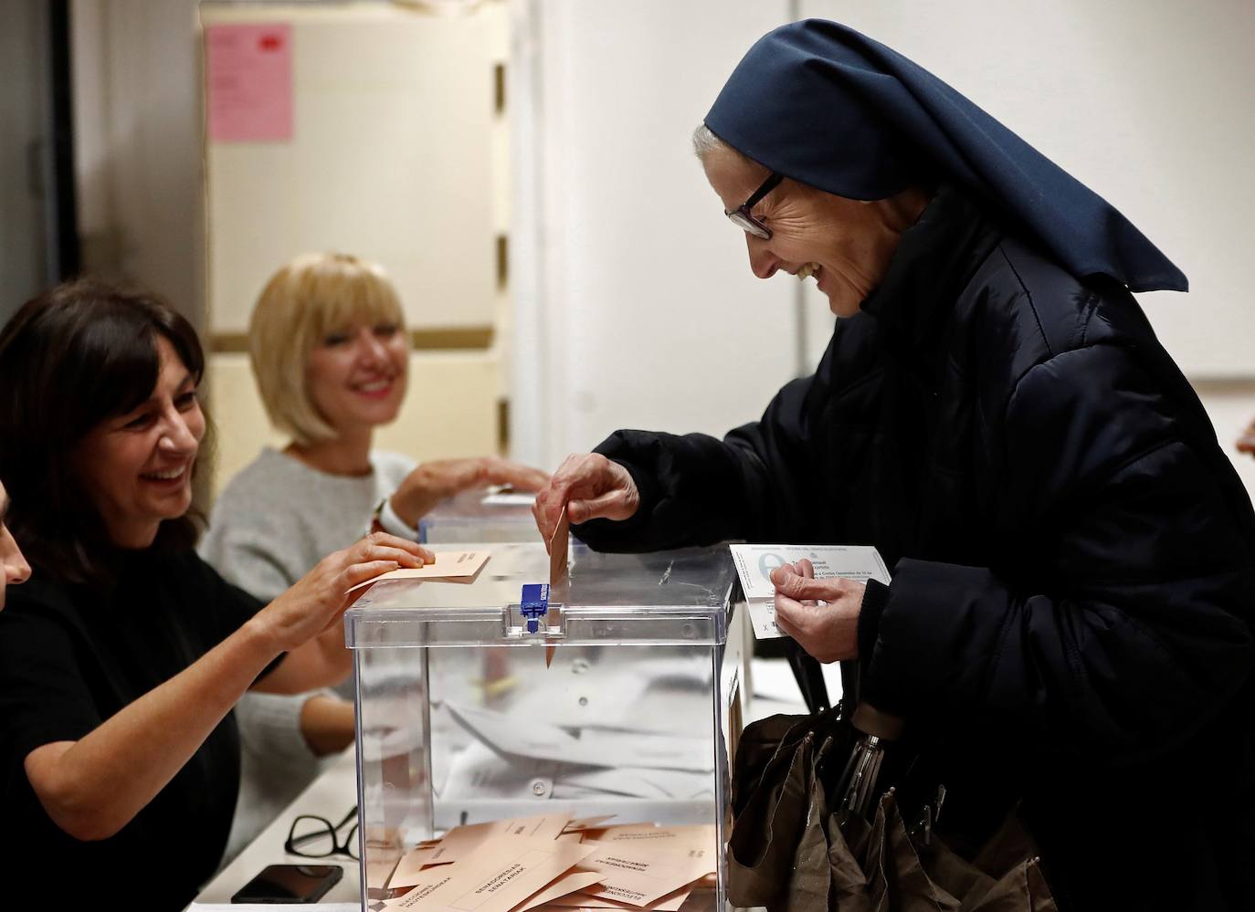 Sor Martina Romero, de la compañía de Las Hijas de la Caridad ejerce por primera vez su derecho a votar en estas elecciones después de estar durante toda su vida como misionera en Haití.