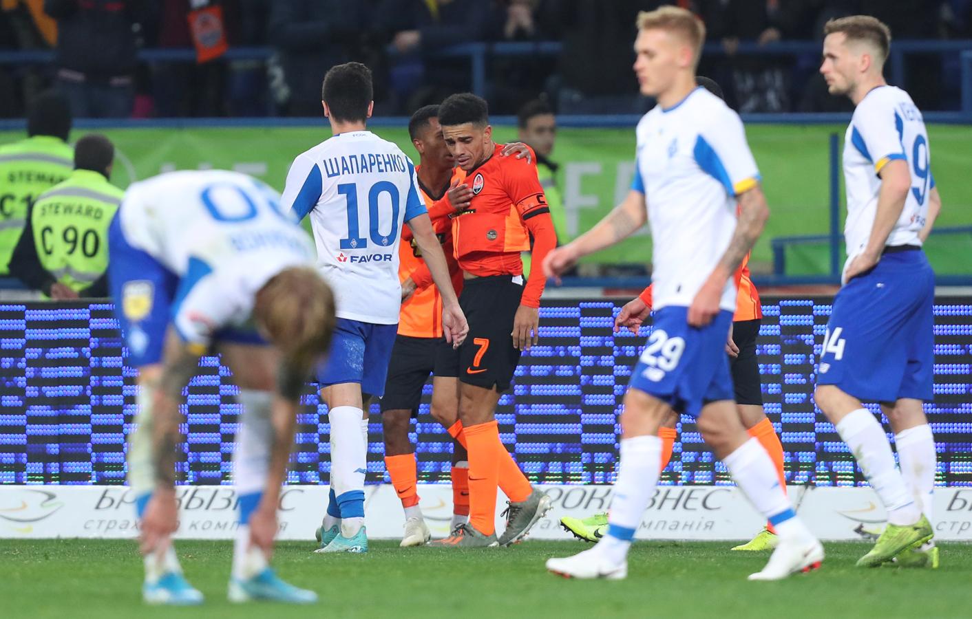 Fotos: Taison reaccionó contra los gritos y fue expulsado