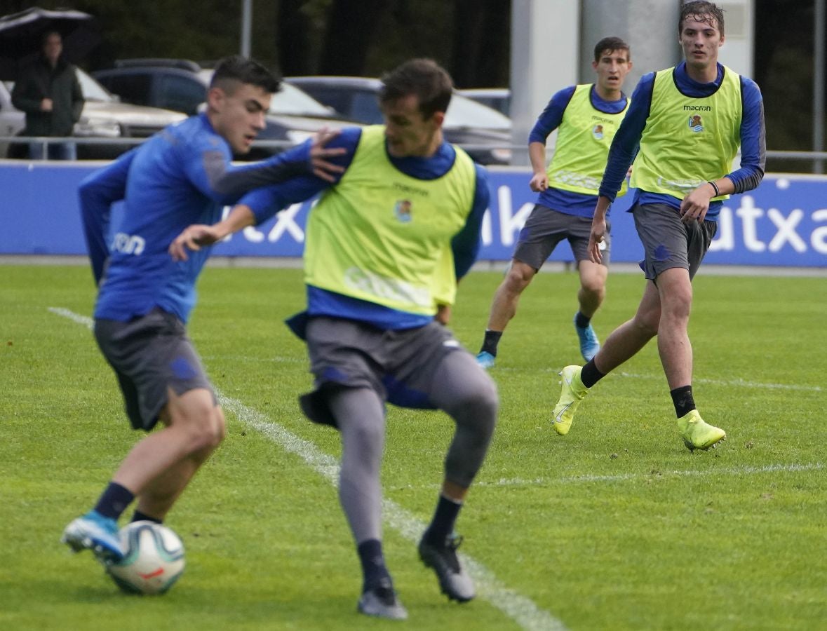 Cinco jugadores del Sanse han saltado al césped por la lista de bajas, a las que se suma el lateral navarro Monreal. 