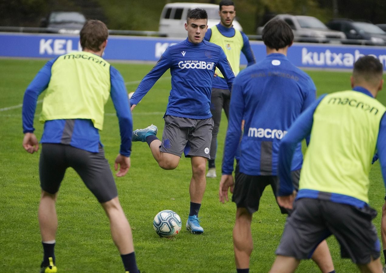 Cinco jugadores del Sanse han saltado al césped por la lista de bajas, a las que se suma el lateral navarro Monreal. 