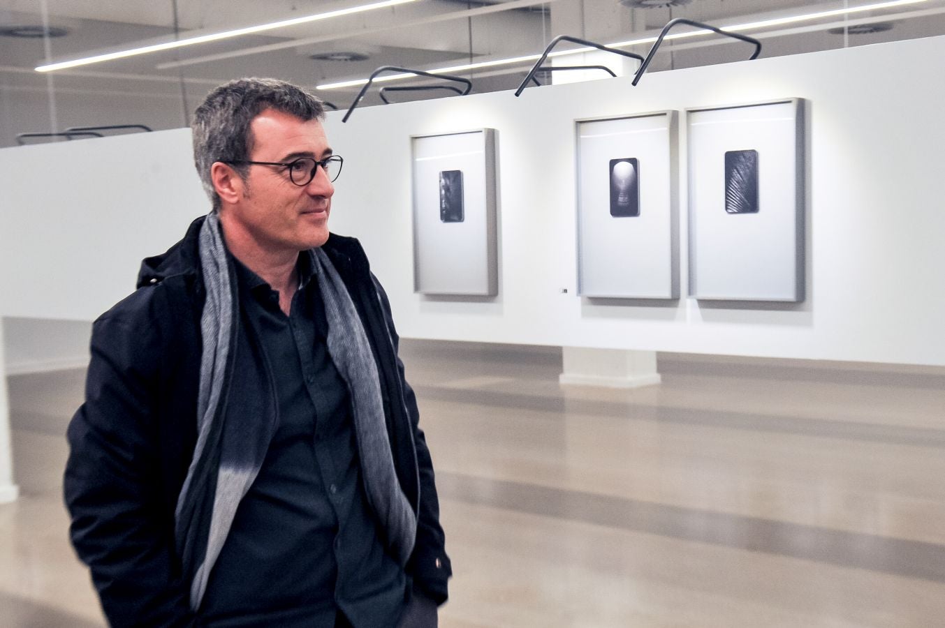 El fotógrafo bilbaino Aitor Ortiz expone en la sala Artegunea de Tabakalera sus 'impresiones íntimas' sobre el artista catalán