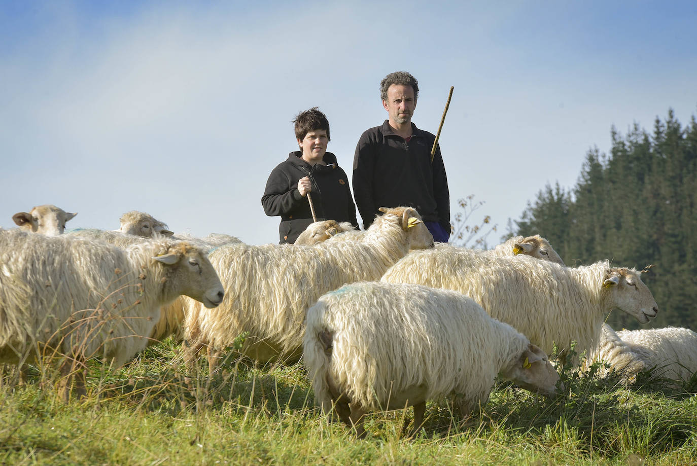 Jon Arreguy y Martina Urbistondo son el alma de Garoa Baserria. 