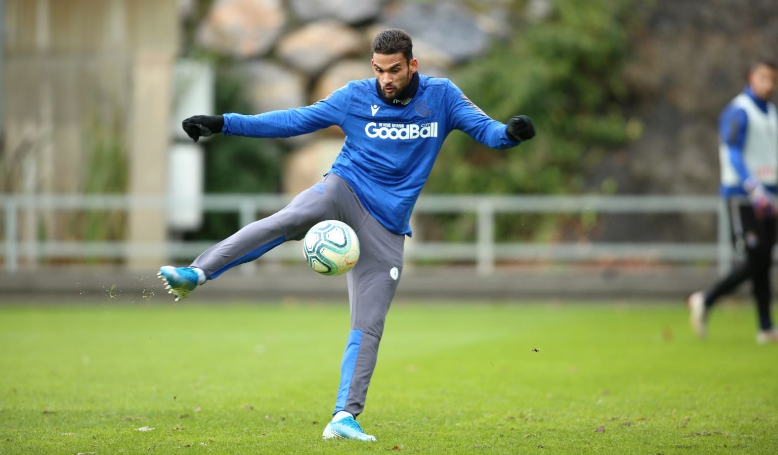 Moyá, Remiro, Zubiaurre, Llorente, Zaldua, Monreal, Merino, Zurutuza, Zubeldia, Portu y Willian José han saltado al verde. 