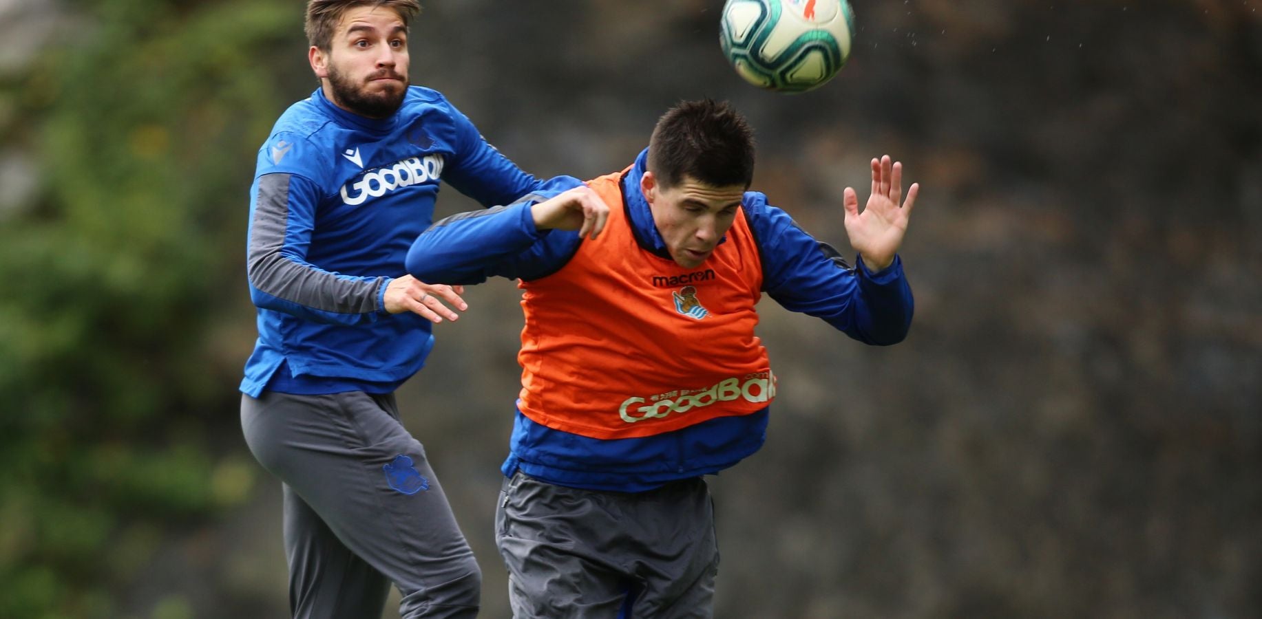 Moyá, Remiro, Zubiaurre, Llorente, Zaldua, Monreal, Merino, Zurutuza, Zubeldia, Portu y Willian José han saltado al verde. 