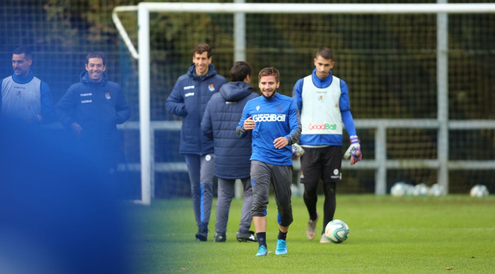 Moyá, Remiro, Zubiaurre, Llorente, Zaldua, Monreal, Merino, Zurutuza, Zubeldia, Portu y Willian José han saltado al verde. 