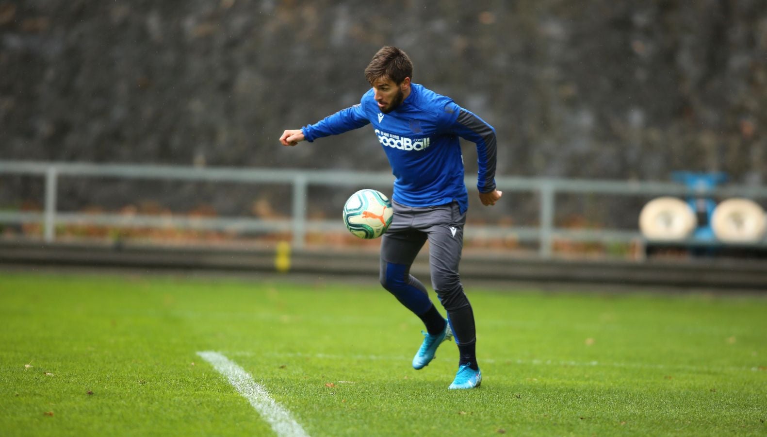 Moyá, Remiro, Zubiaurre, Llorente, Zaldua, Monreal, Merino, Zurutuza, Zubeldia, Portu y Willian José han saltado al verde. 