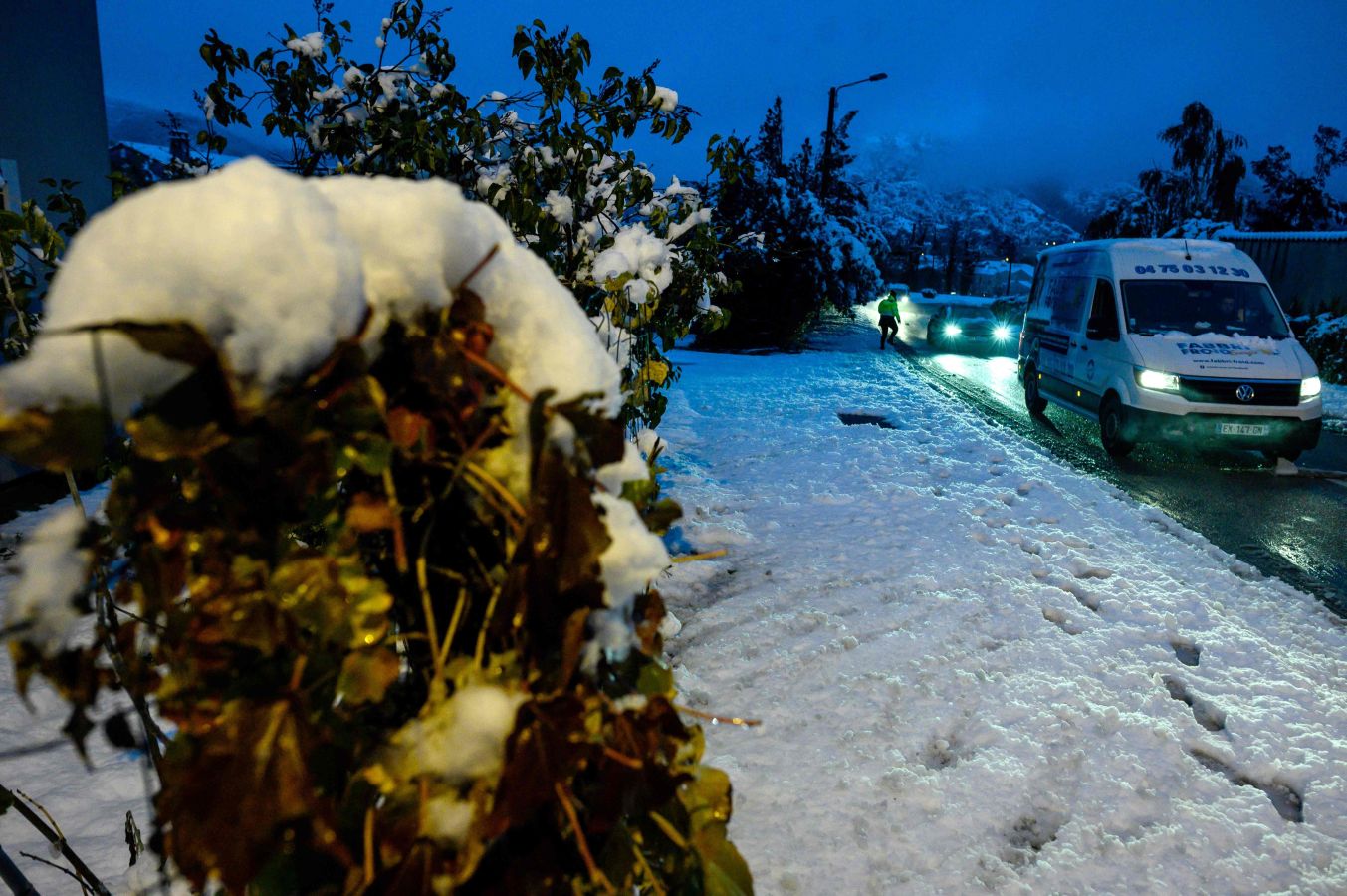 Cerca de Tournon-sur-Rhône, una localidad francesa ubicada en la región de Ródano-Alpes está en alerta por nieve y hielo o aguaceos que llevan el riesgo de inundaciones en esta zona. 