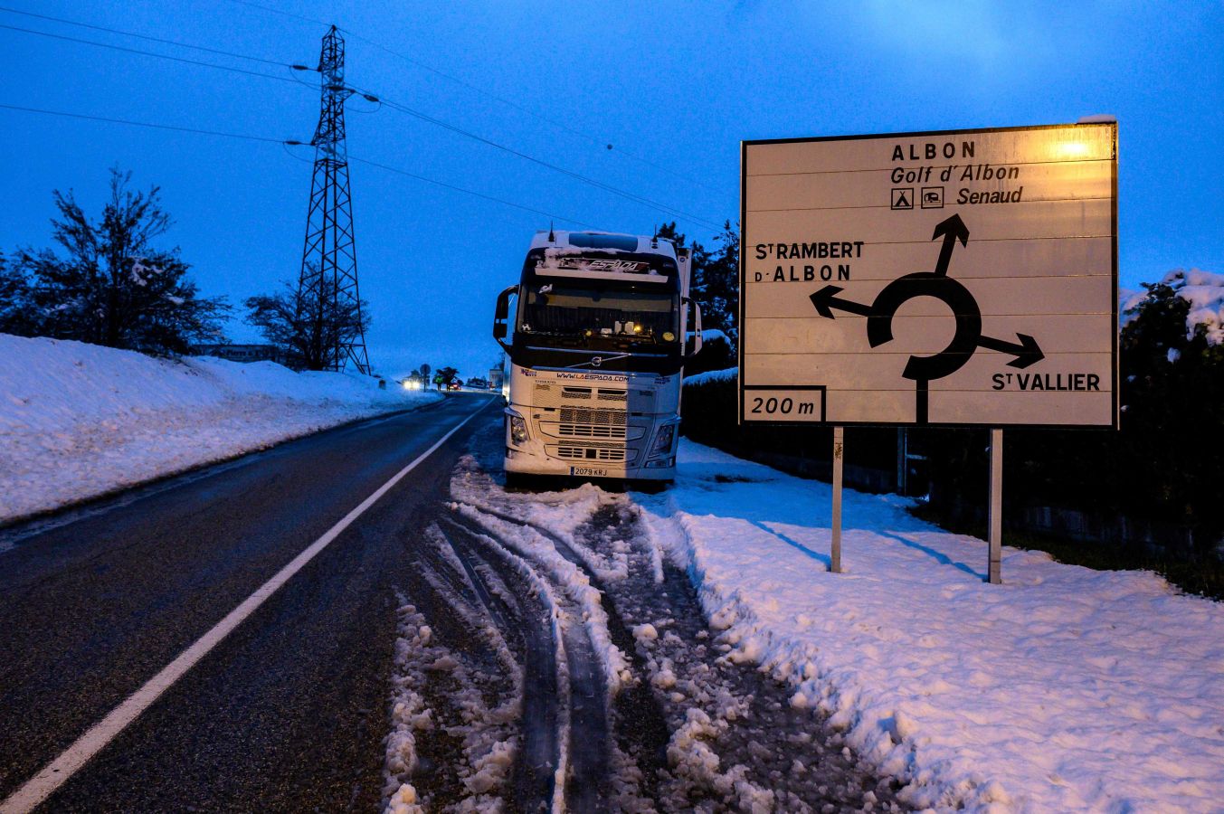 Cerca de Tournon-sur-Rhône, una localidad francesa ubicada en la región de Ródano-Alpes está en alerta por nieve y hielo o aguaceos que llevan el riesgo de inundaciones en esta zona. 