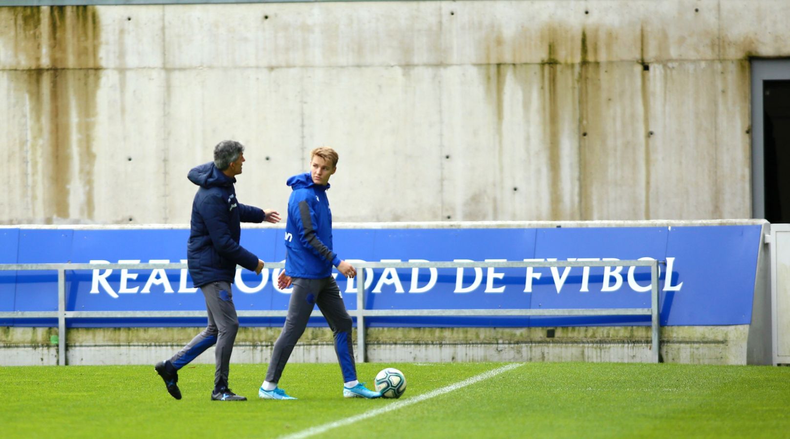 Moyá, Remiro, Zubiaurre, Llorente, Zaldua, Monreal, Merino, Zurutuza, Zubeldia, Portu y Willian José han saltado al verde. 