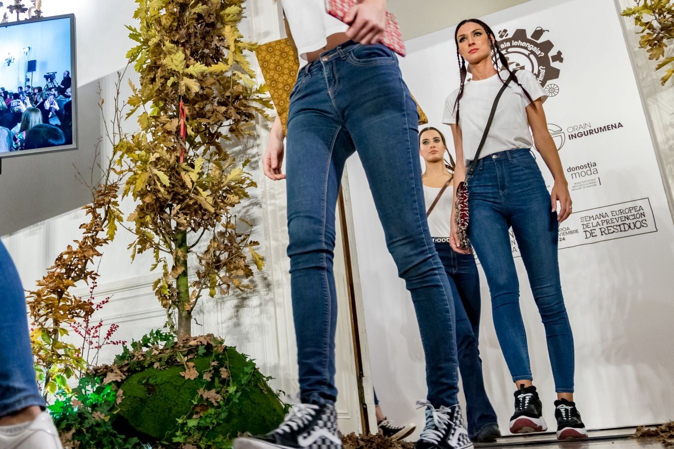 El desfile que tuvo lugar en el Palacio de Miramar abre la Semana de Prevención de Residuos de Gipuzkoa.