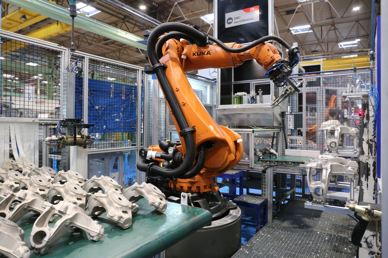 Fagor Ederlan estrena una nueva planta ubicada en Bergara y dedicada a la inyección de aluminio a baja presión. El grupo cooperativo ha invertido 55 millones de euros en esta nueva infraestructura