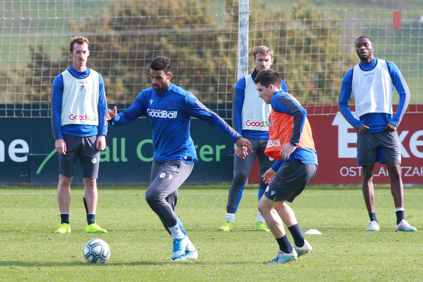 El noruego, con el tobillo derecho tocado, ha trabajado con y sin balón bajo la supervisión de uno de los preparadores físicos.