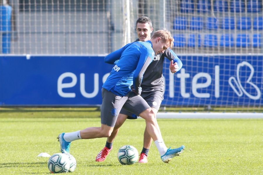 El noruego, con el tobillo derecho tocado, ha trabajado con y sin balón bajo la supervisión de uno de los preparadores físicos.