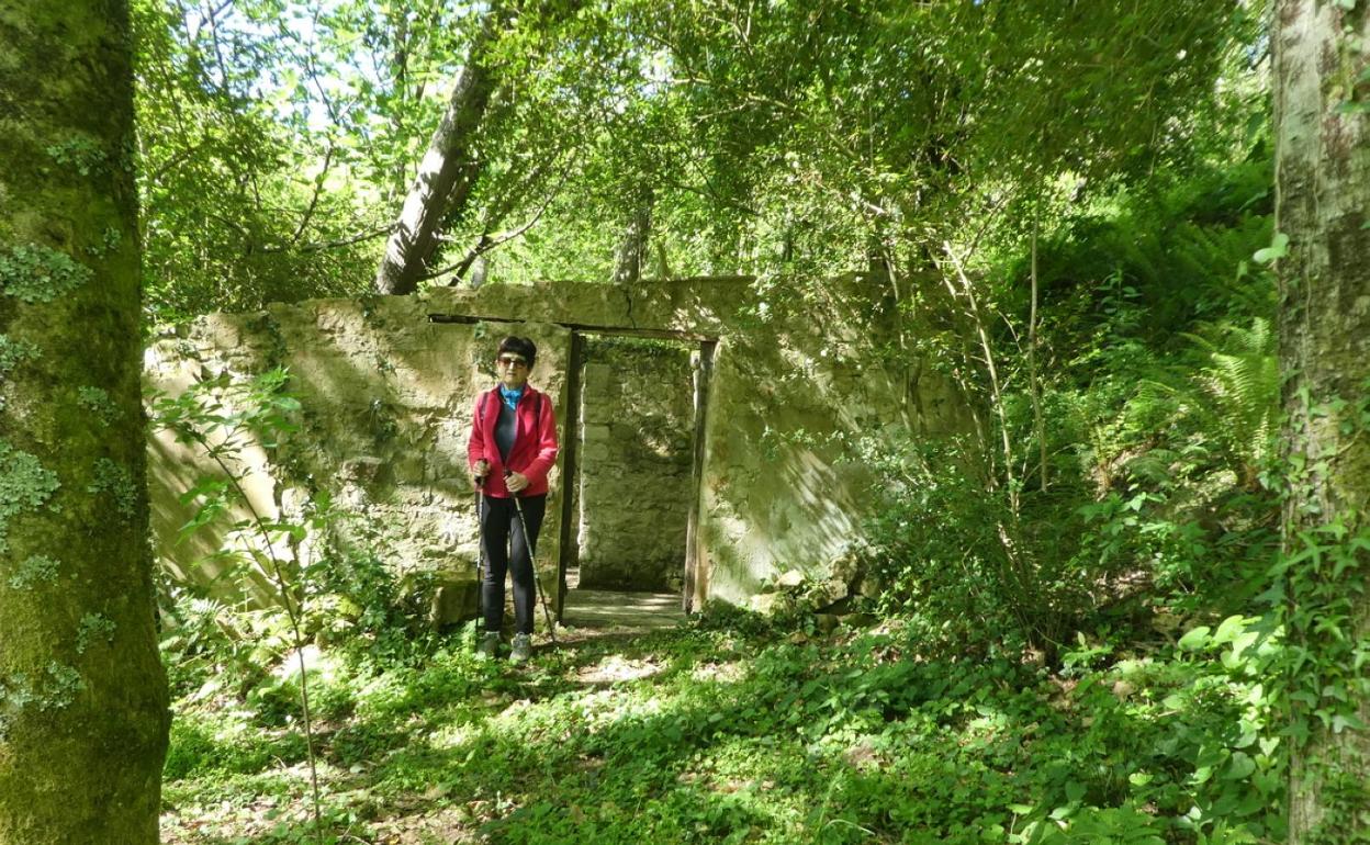 La travesía incluye antiguas construcciones y rincones naturales de gran belleza.