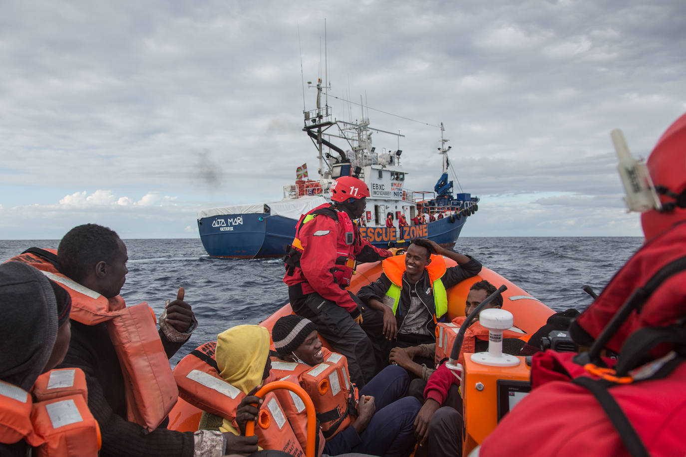 Salvar vidas. Esa ha sido siempre la misión del 'Aita Mari', el pesquero guipuzcoano reconvertido en barco de rescate y desde este jueves ha conseguido salvar las de decenas de personas.