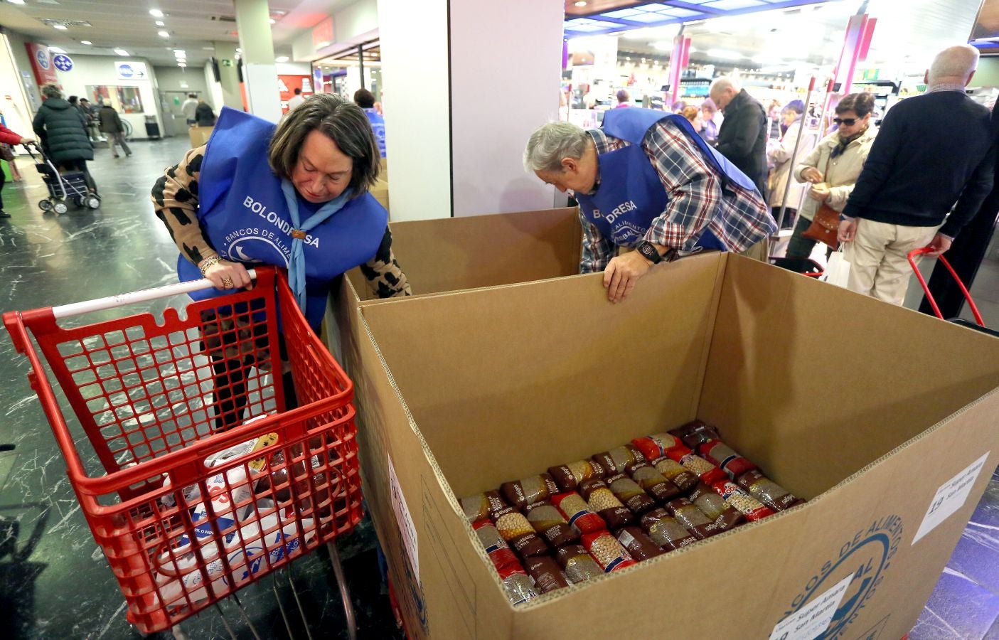 160 establecimientos se suman a la llamada del Banco de Alimentos de Gipuzkoa con el objetivo de que cada guipuzcoano done un kilo de alimentos para llegar a los 715.000