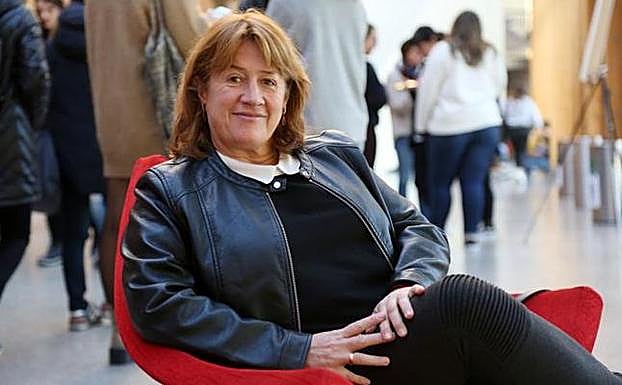 Inés Dunis, ayer en Donostia tras recibir el galardón. 