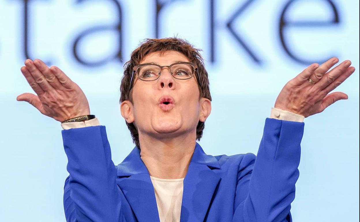 La presidenta de la Unión Cristianodemócrata alemana, Annegret Kramp-Karrembauer, en la primera jornada del congreso.