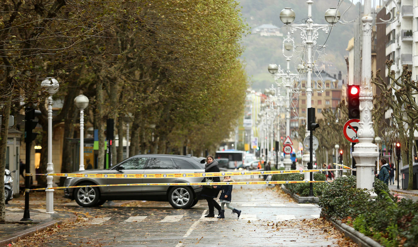 El viento ha provocado numerosos daños materiales en Gipuzkoa, especialmente en Donostia, con árboles y andamios caídos por toda la ciudad.