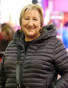 Imagen secundaria 2 - Las amigas Charo Albistur y Karmele Lizarazu este año han combinado compra y bonos; Coro Zatarain, que lleva seis años colaborando, ayuda a dos donantes. y Sara Cuellar considera que la campaña del Banco de Alimentos es muy necesaria.