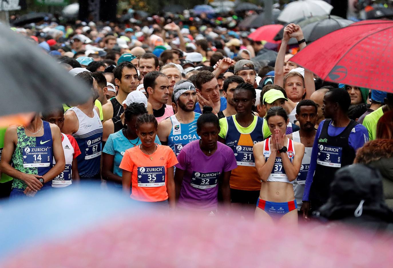 La 42 edición del maratón donostiarra ha tenido 3.076 inscritos, de los que han salido 2.664, en los 42 kilómetros, y en total con las distancias de 10 k y Medio maraton a cerca de 8.000 participantes.