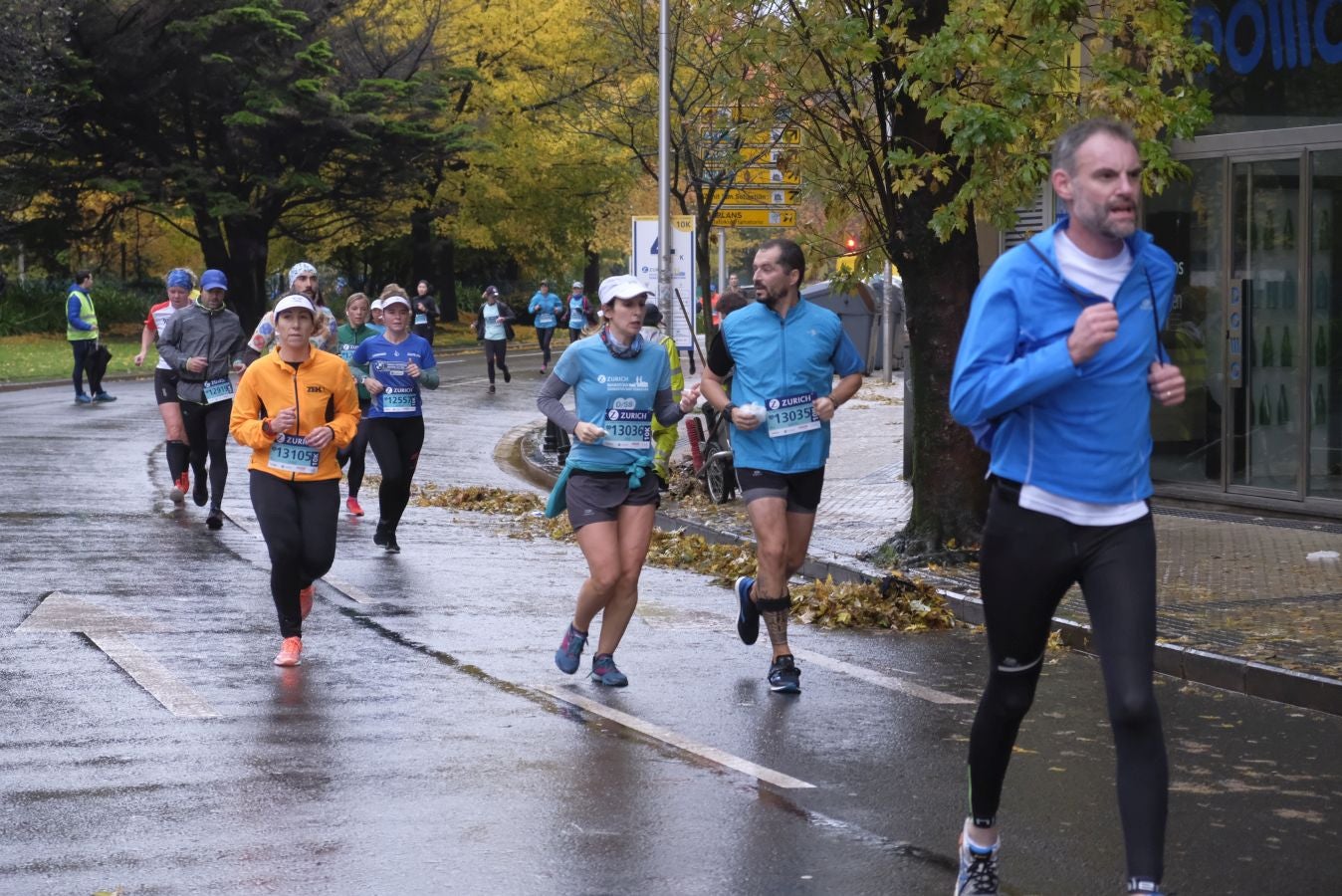 3.000 corredores han salido hoy desde Paseo de Errondo para dar las dos vueltas al recorrido y completar los 42,195 kilómetros. 