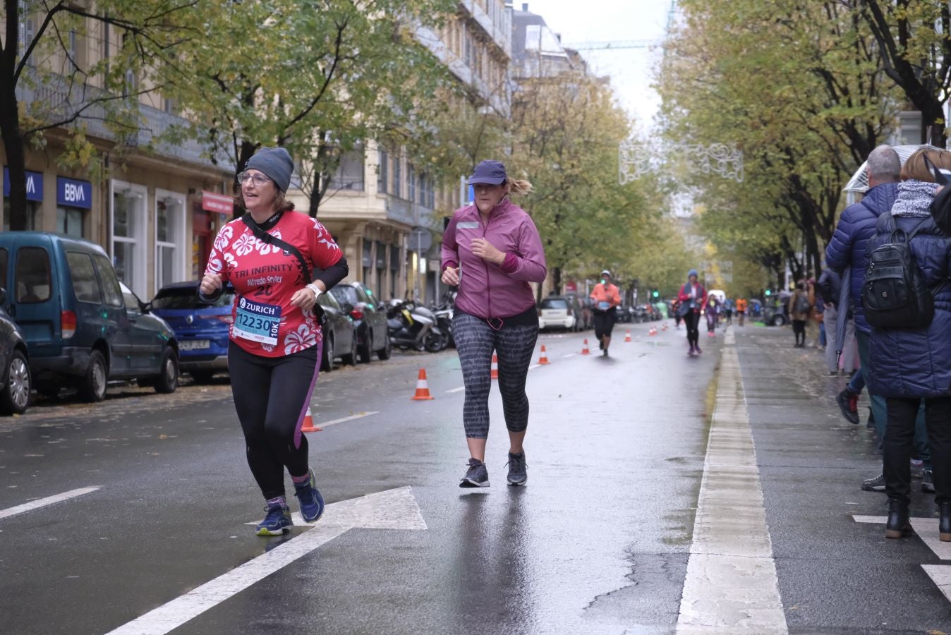 3.000 corredores han salido hoy desde Paseo de Errondo para dar las dos vueltas al recorrido y completar los 42,195 kilómetros. 