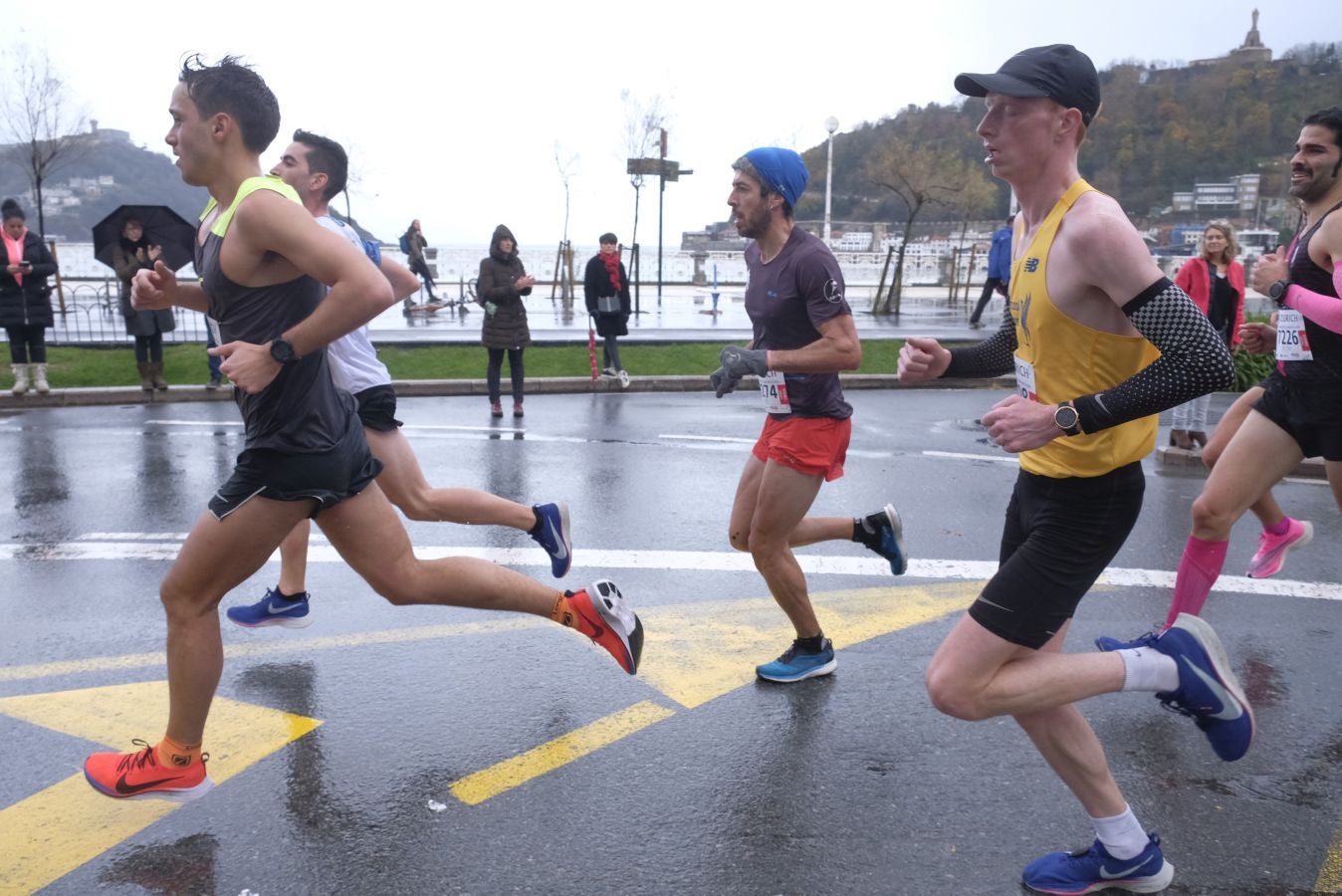 3.000 corredores han salido hoy desde Paseo de Errondo para dar las dos vueltas al recorrido y completar los 42,195 kilómetros. 
