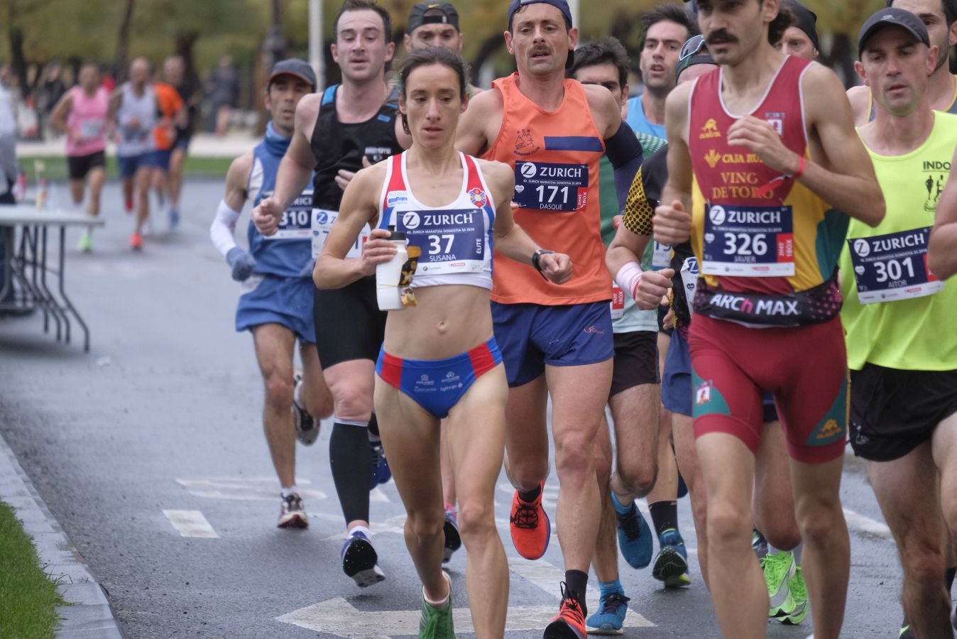 3.000 corredores han salido hoy desde Paseo de Errondo para dar las dos vueltas al recorrido y completar los 42,195 kilómetros. 