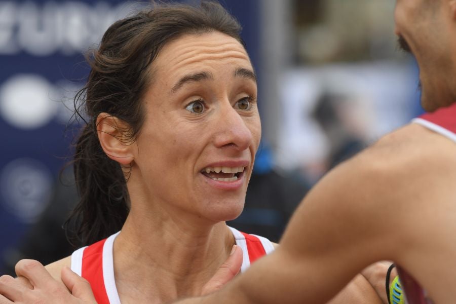 3.000 corredores han tomado salida desde el Paseo de Errondo para dar las dos vueltas al recorrido y completar los 42,195 kilómetros. 