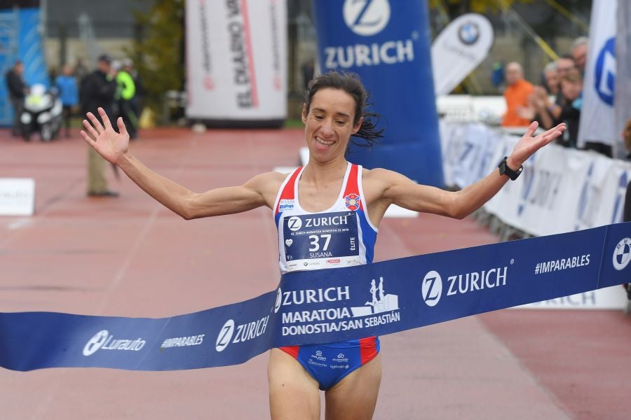 3.000 corredores han tomado salida desde el Paseo de Errondo para dar las dos vueltas al recorrido y completar los 42,195 kilómetros. 