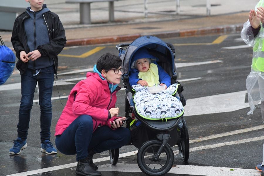 3.000 corredores han tomado salida desde el Paseo de Errondo para dar las dos vueltas al recorrido y completar los 42,195 kilómetros. 
