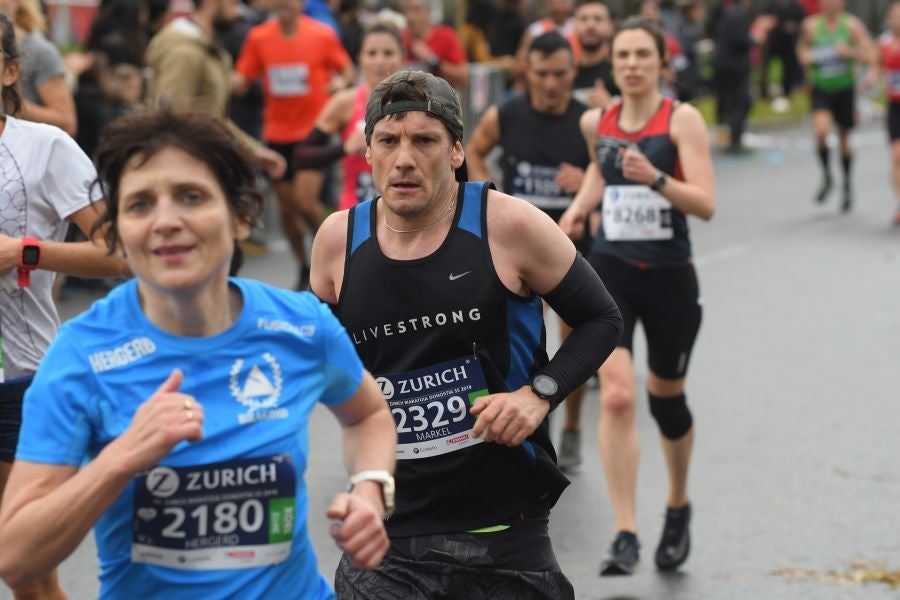 3.000 corredores han tomado salida desde el Paseo de Errondo para dar las dos vueltas al recorrido y completar los 42,195 kilómetros. 