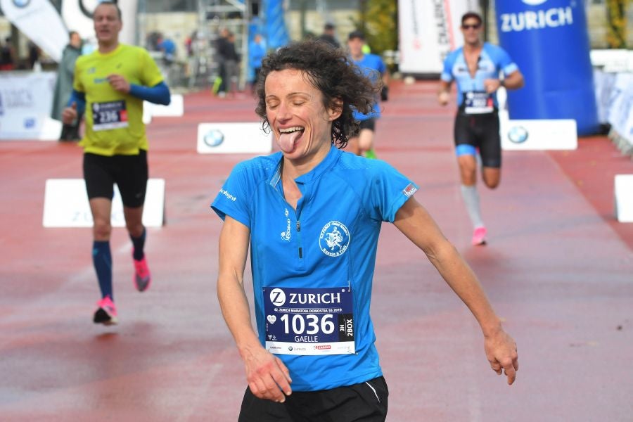 3.000 corredores han tomado salida desde el Paseo de Errondo para dar las dos vueltas al recorrido y completar los 42,195 kilómetros. 