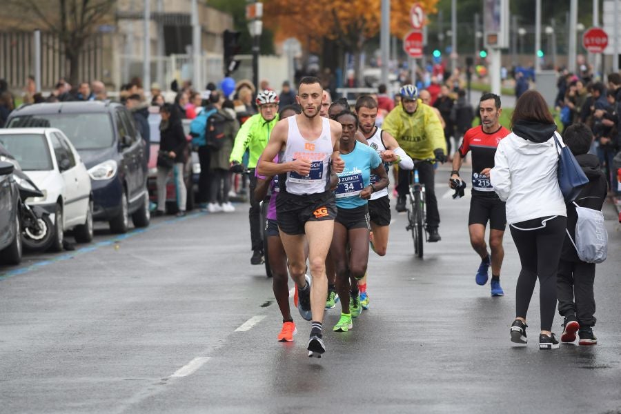 3.000 corredores han tomado salida desde el Paseo de Errondo para dar las dos vueltas al recorrido y completar los 42,195 kilómetros. 