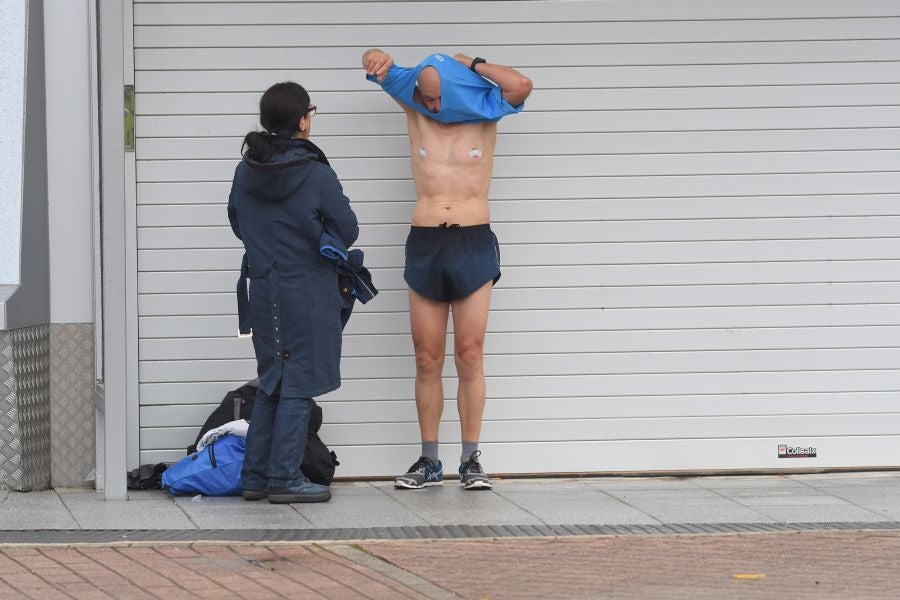 3.000 corredores han tomado salida desde el Paseo de Errondo para dar las dos vueltas al recorrido y completar los 42,195 kilómetros. 