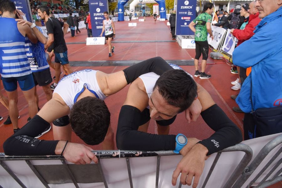 3.000 corredores han tomado salida desde el Paseo de Errondo para dar las dos vueltas al recorrido y completar los 42,195 kilómetros. 