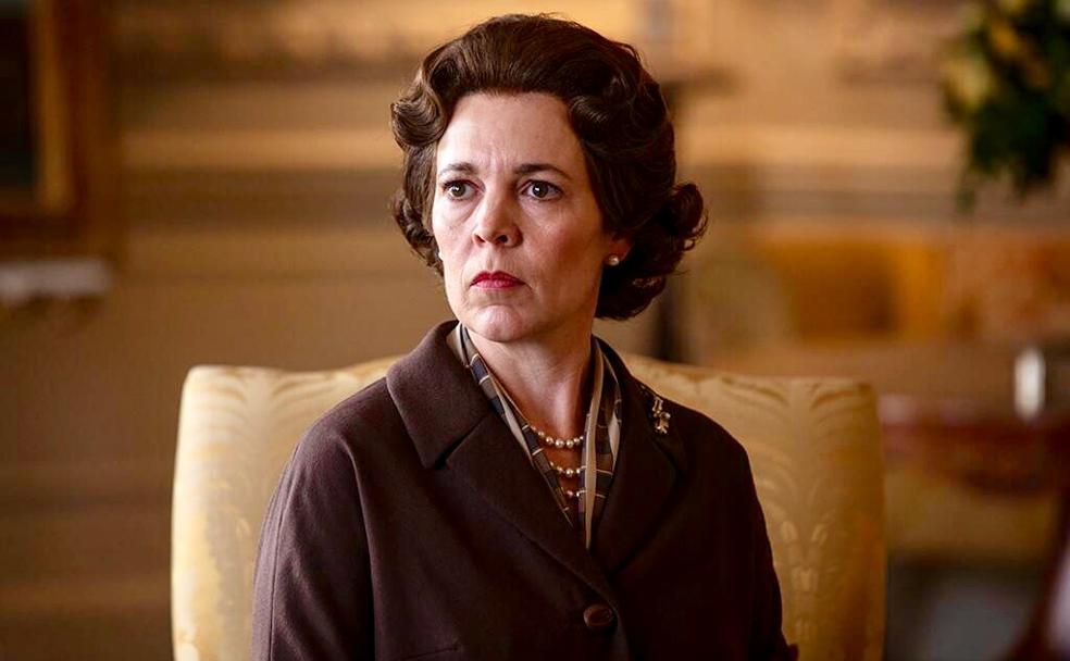 Olivia Colman, caracterizada como la reina Isabel II.